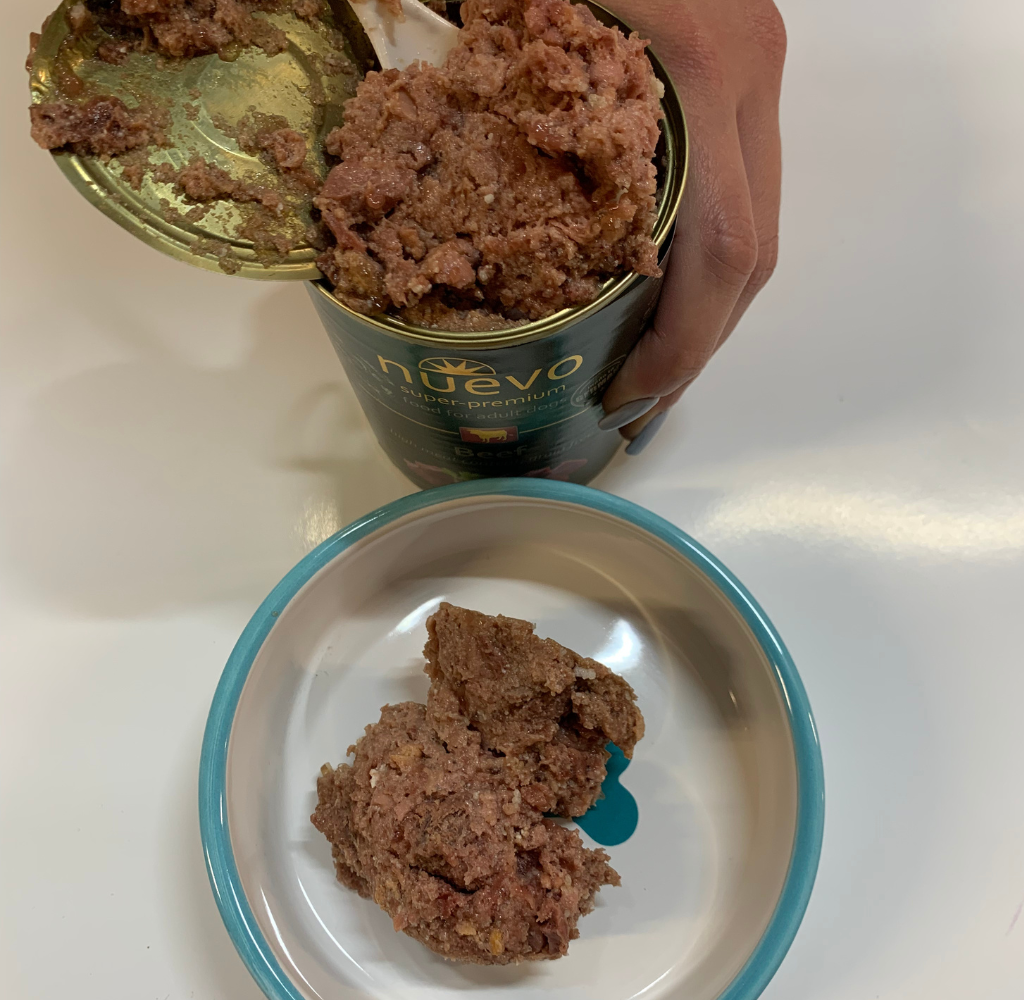 Mäsová konzerva pre psov s vysokým obsahom mäsa – kompletné krmivo pre všetky plemená